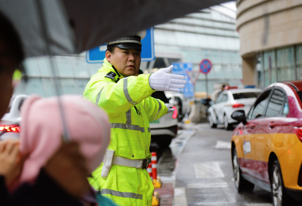 北京铁路公安处：“双节”期间破获各类治安案109起，抓获2名网上在逃人员