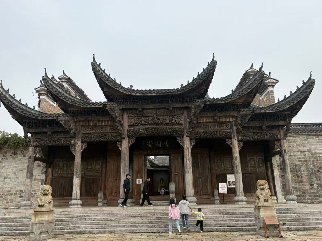 百年徽州古建筑上演沉浸式音乐剧，沪皖两地展开民营院团交流